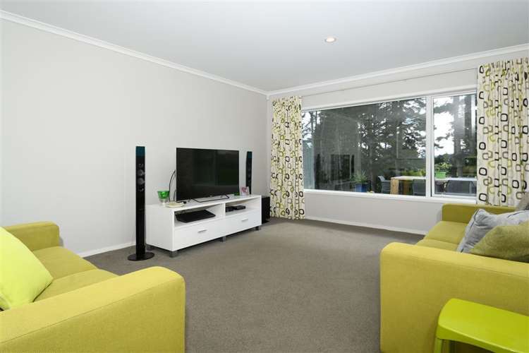 64 Manuka Grove Helensville_12