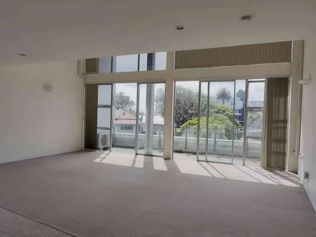 2F/1C Queen Mary Ave 1662_2