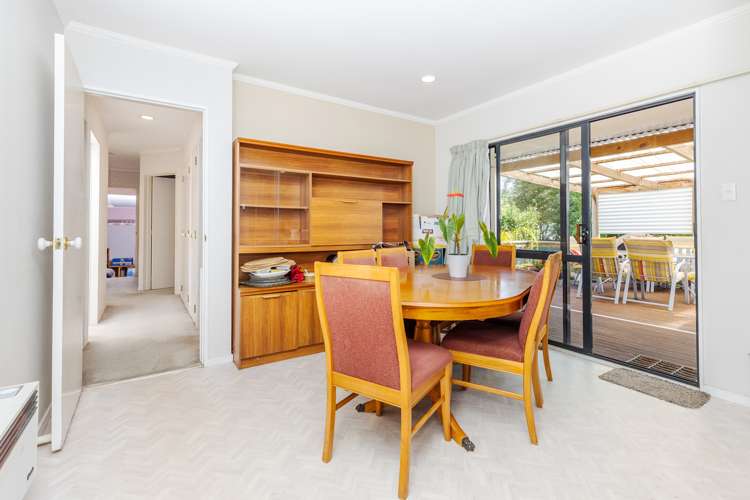 56 Lansdowne Crescent Glenview_10