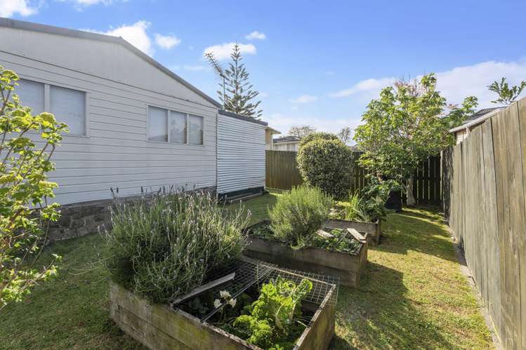 102 Chingford Close Mangere_9