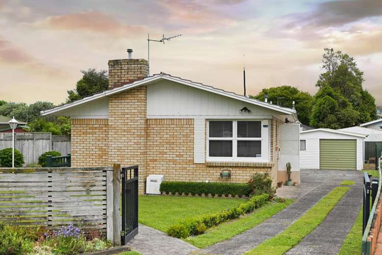 63 Resthill Crescent Glenview_1