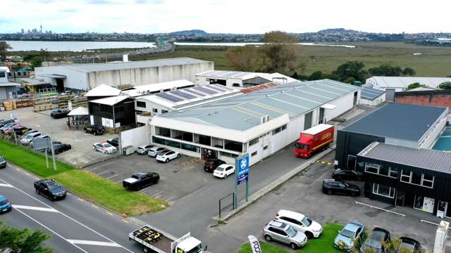 1,221sqm Warehouse + Office