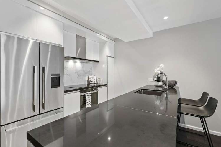 213/47 Beach Road City Centre_12