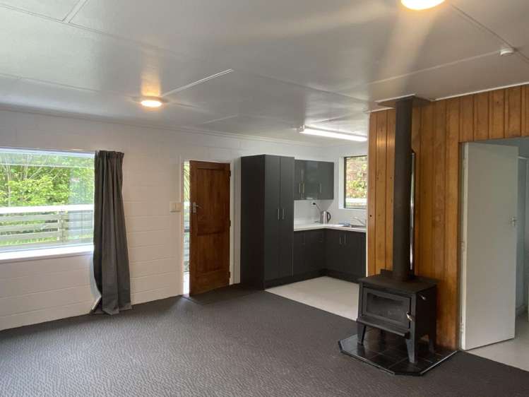 2/3 Angle Street 10728_6