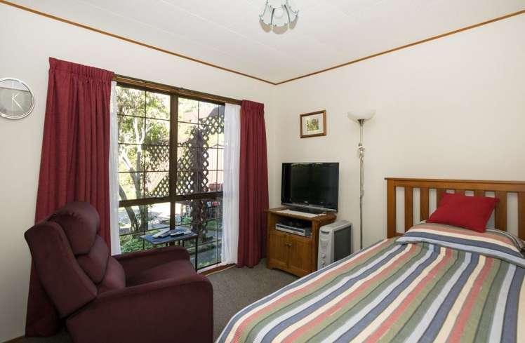 33 Neal Road Rarangi_11