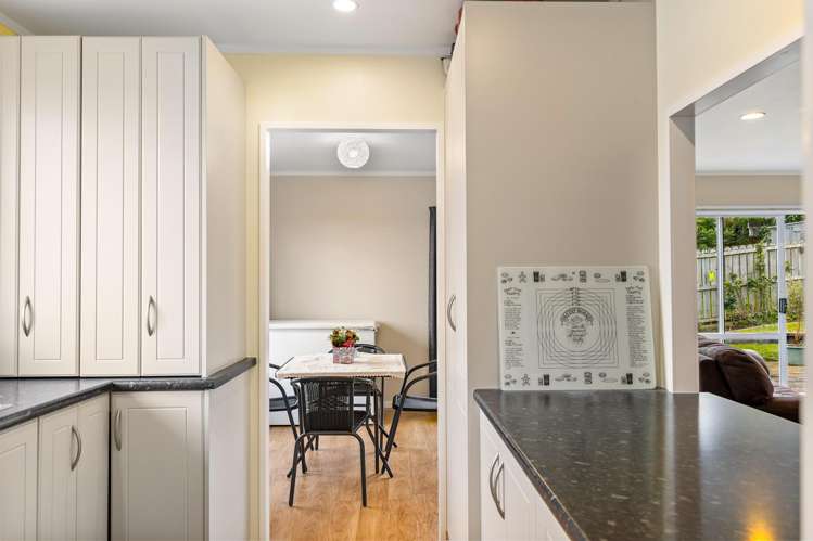 1/8 Atlantis Place Totara Vale_29