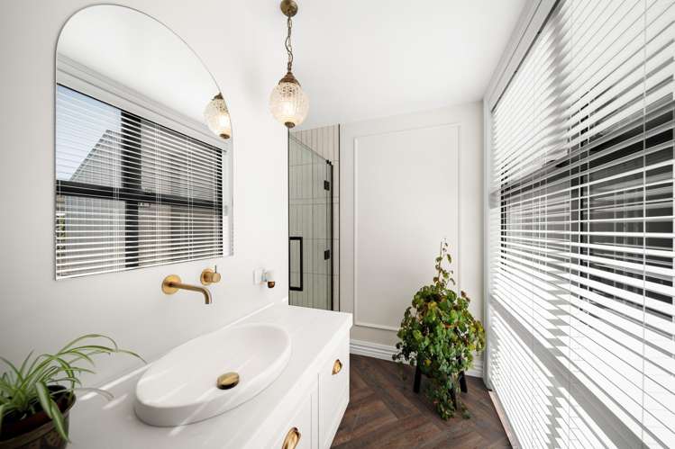 83 Charles Robert Drive Kahutara_24