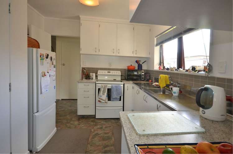 17b Pemberton Crescent Greerton_8