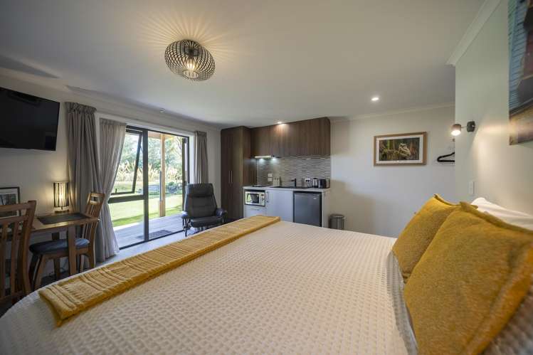 423A Te Anau Mossburn Highway Te Anau_15