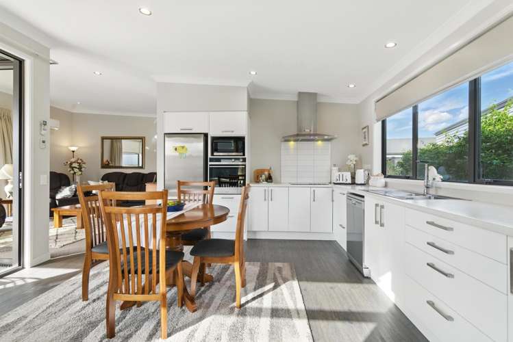 602/61 Golden Sands Drive_5