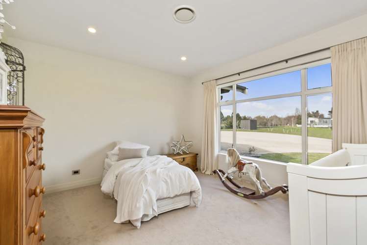 3 Old Windsor Lane Bottle Lake_13