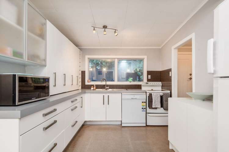 53 D'Oyly Drive Stanmore Bay_12