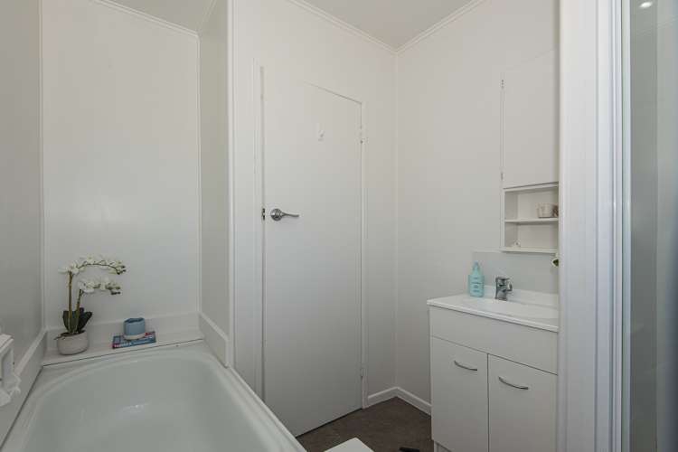 2/11 Matipo Place Woodhill_10