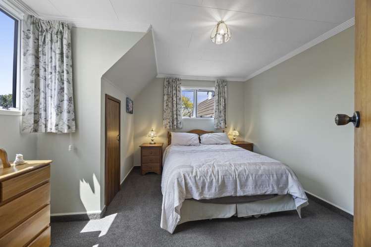 136 Bird Road Stratford_11