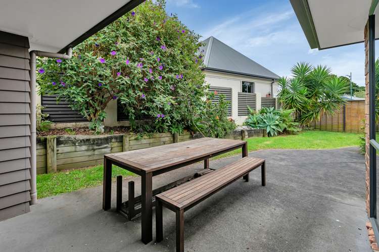 18 Conifer Grove Kamo_13