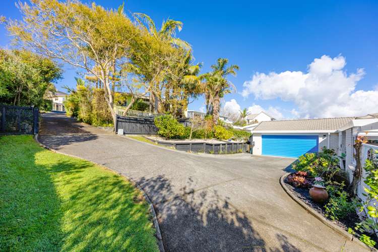 2/984 Whangaparaoa Road Manly_24