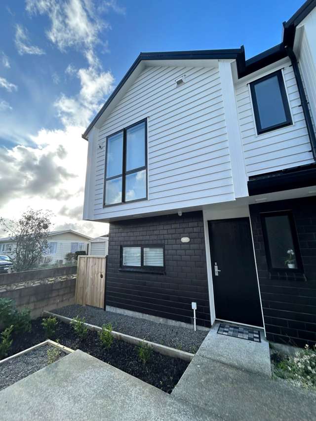 2/10 Shamrock Lane Te Atatu Peninsula_1