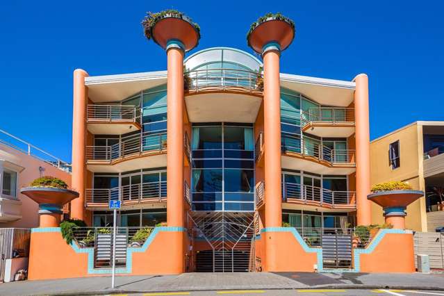 Oriental Bay, Iconic Athfield design