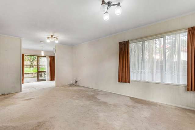 2/2 Photinia Place Botany Downs_1