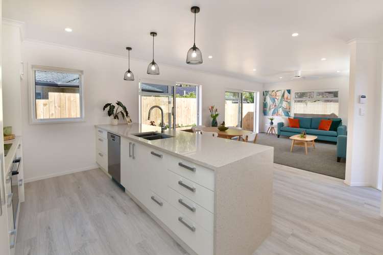 16b Forest Glen Orewa_5