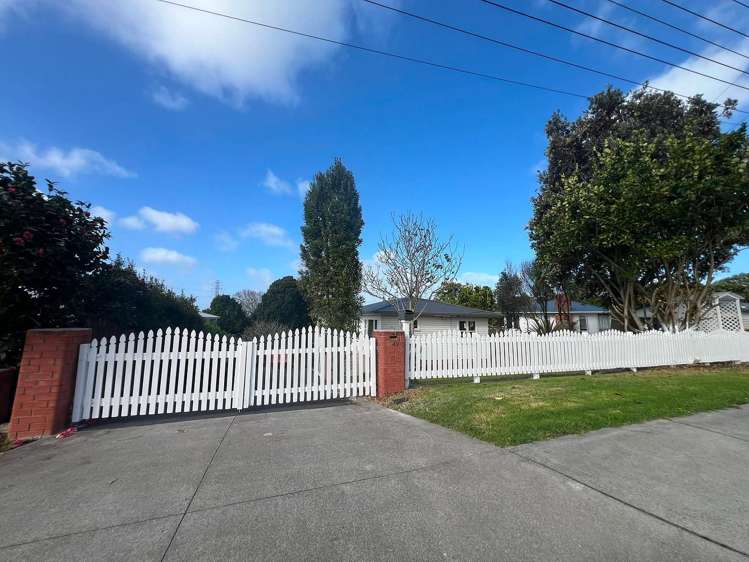 49 Tiroroa Avenue Te Atatu South_10