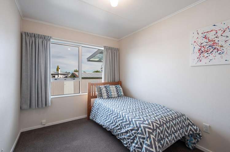 2/4 Challies Way Richmond_13