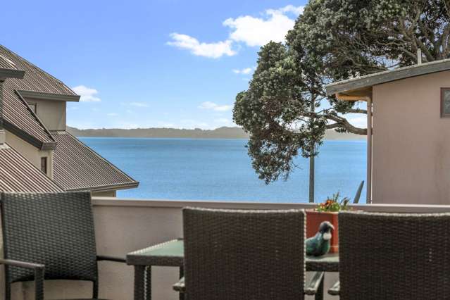 2/15 The Esplanade Eastern Beach_1