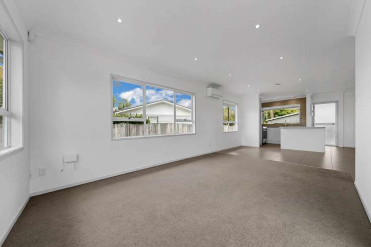 54 Edgewater Drive Pakuranga_4