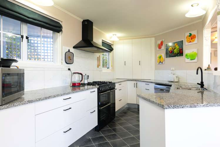 48 Beach Road Waikawa_5