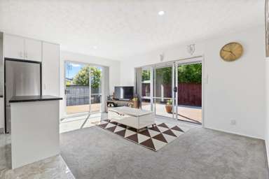 1/63 Kenderdine Road_1