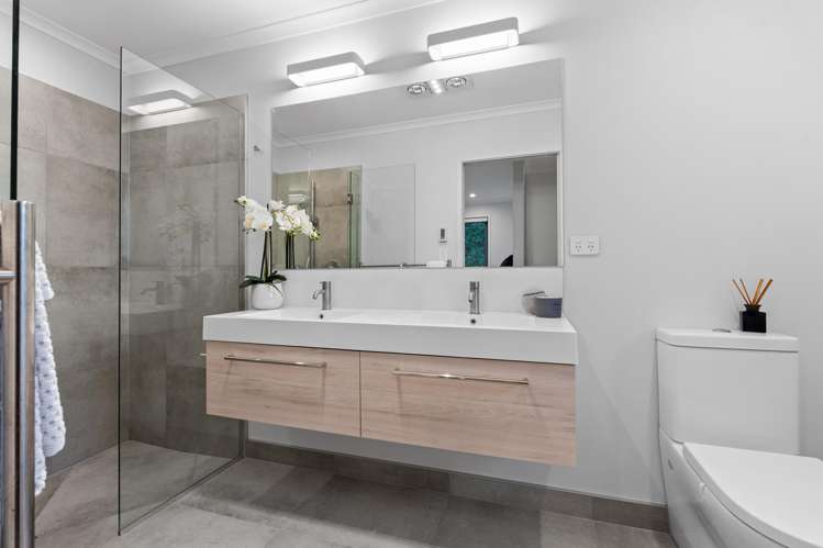 5 Munford Lane Riverhead_12