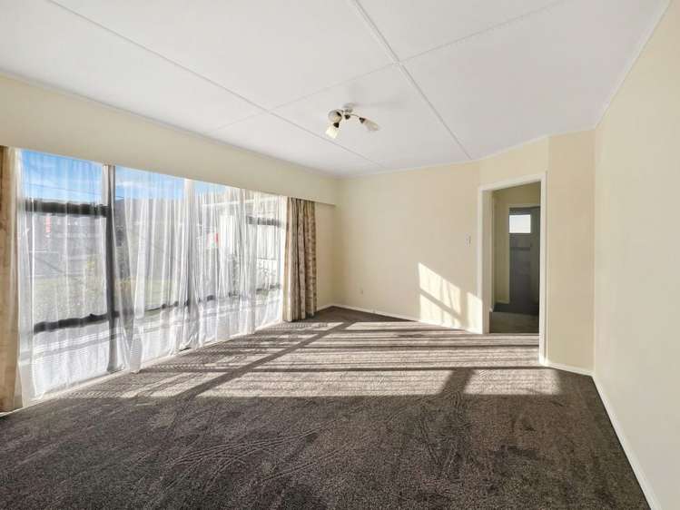 27 Wainuiomata Road Wainuiomata_3