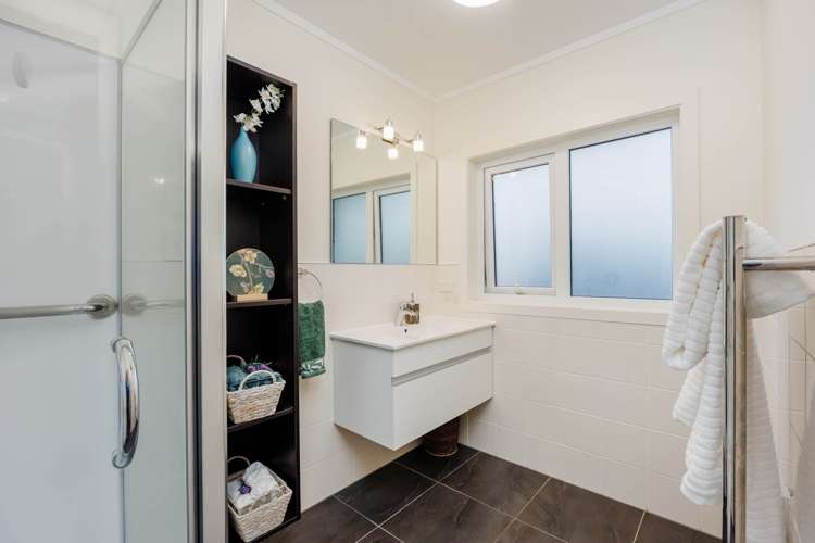 1574 Dominion Road Extension Mt Roskill_16