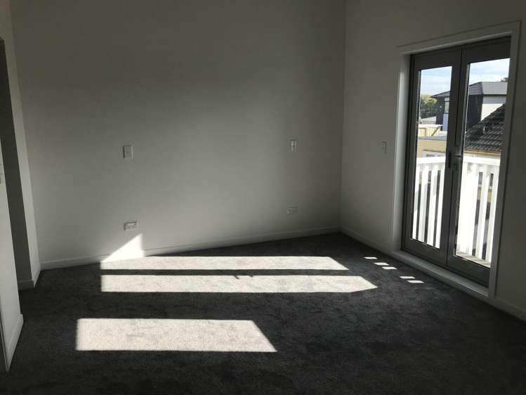 11b Holland Avenue Point England_3