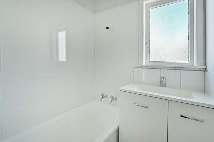 934A Oliphant Road_3