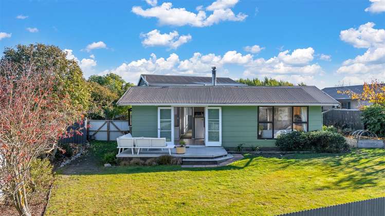 63 Batten Grove The Pines Beach_24