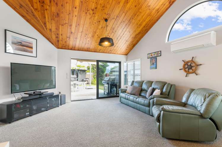 2 Lake Court Pauanui_9