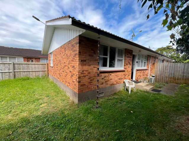 2 BEDROOM BRICK AND TILE UNIT IN ONEHUNGA
