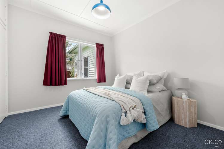 32 Hall Crescent Epuni_10