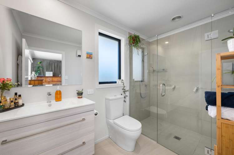 6 Spitfire Drive Burleigh_19