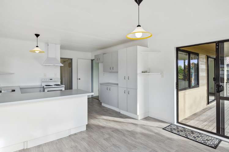 99 Queens Road Waikanae Beach_11