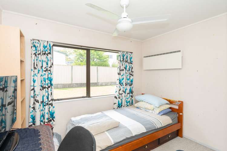 16 Oregon Crescent Glenview_14