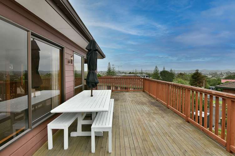 3 Higham Ferrers Place Red Beach_7