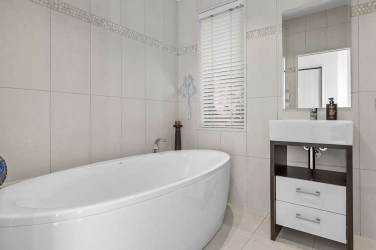 15 Kanuka Rise Albert Town_18