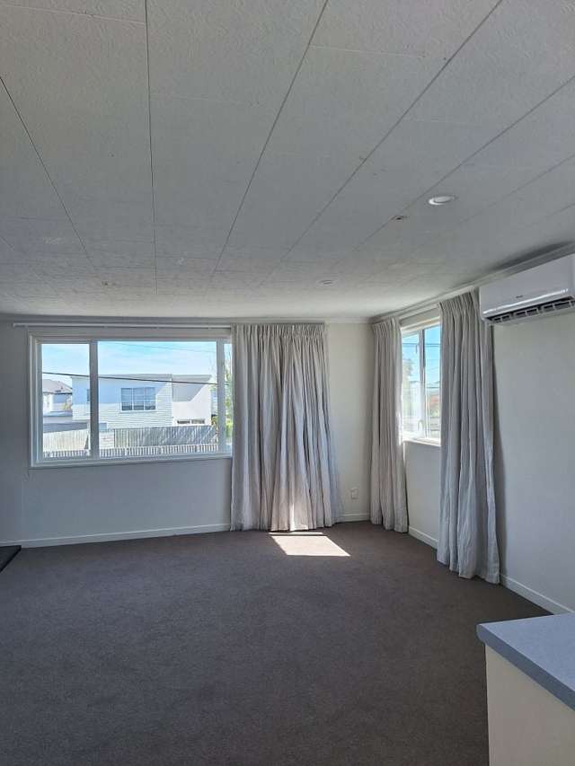 Lovely warm 2BR Unit in Edgeware