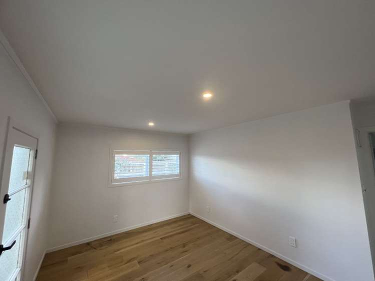 1/4 Beach Road Castor Bay_10