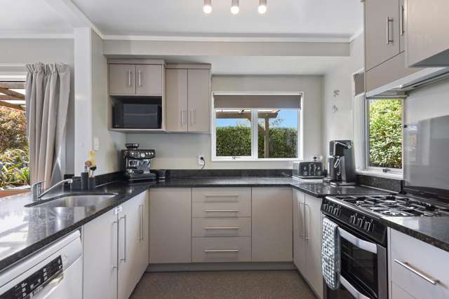 14 Burton Place Owhata_4