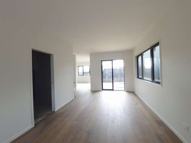 2/13 Torino Street Point England_2