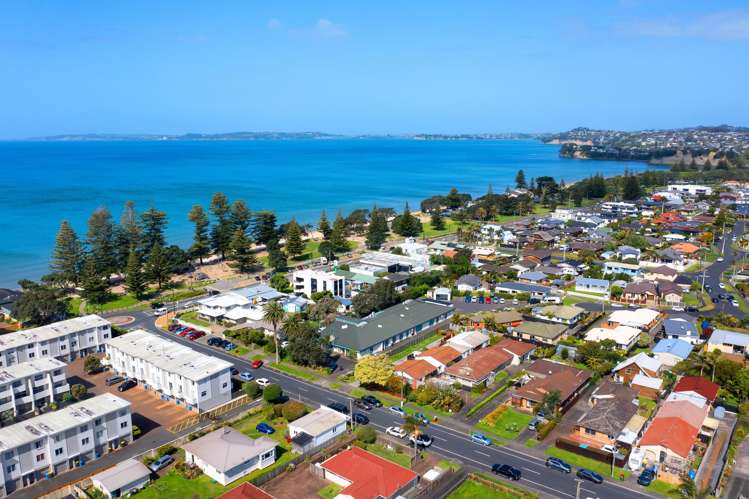 2/8 Riverside Road Orewa_17