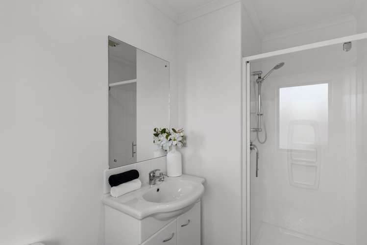 714 Courtenay Road Charing Cross_13